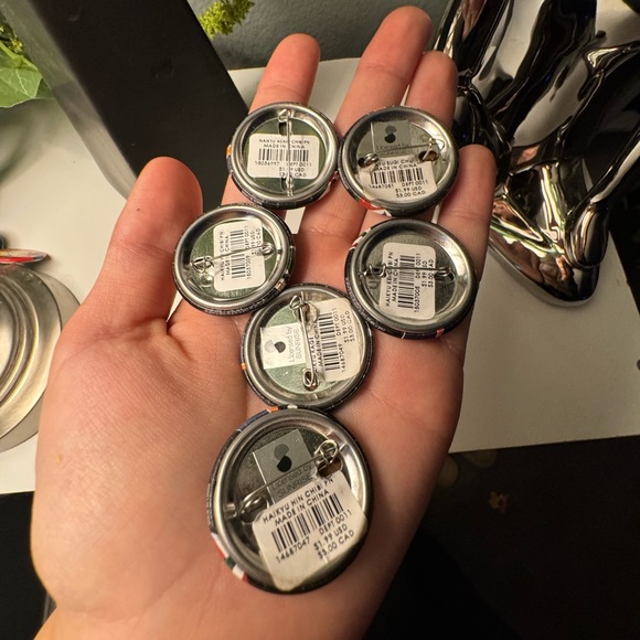 6 Haikyuu Karasuno Volleyball Team Anime Character Pins - Picture 2 of 4